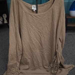 NWOT Women's Beige Lace Sleeve Tunic Top